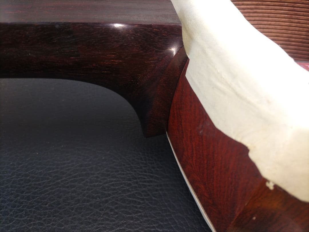 ③【津軽三味線（すだれ彫り胴）】