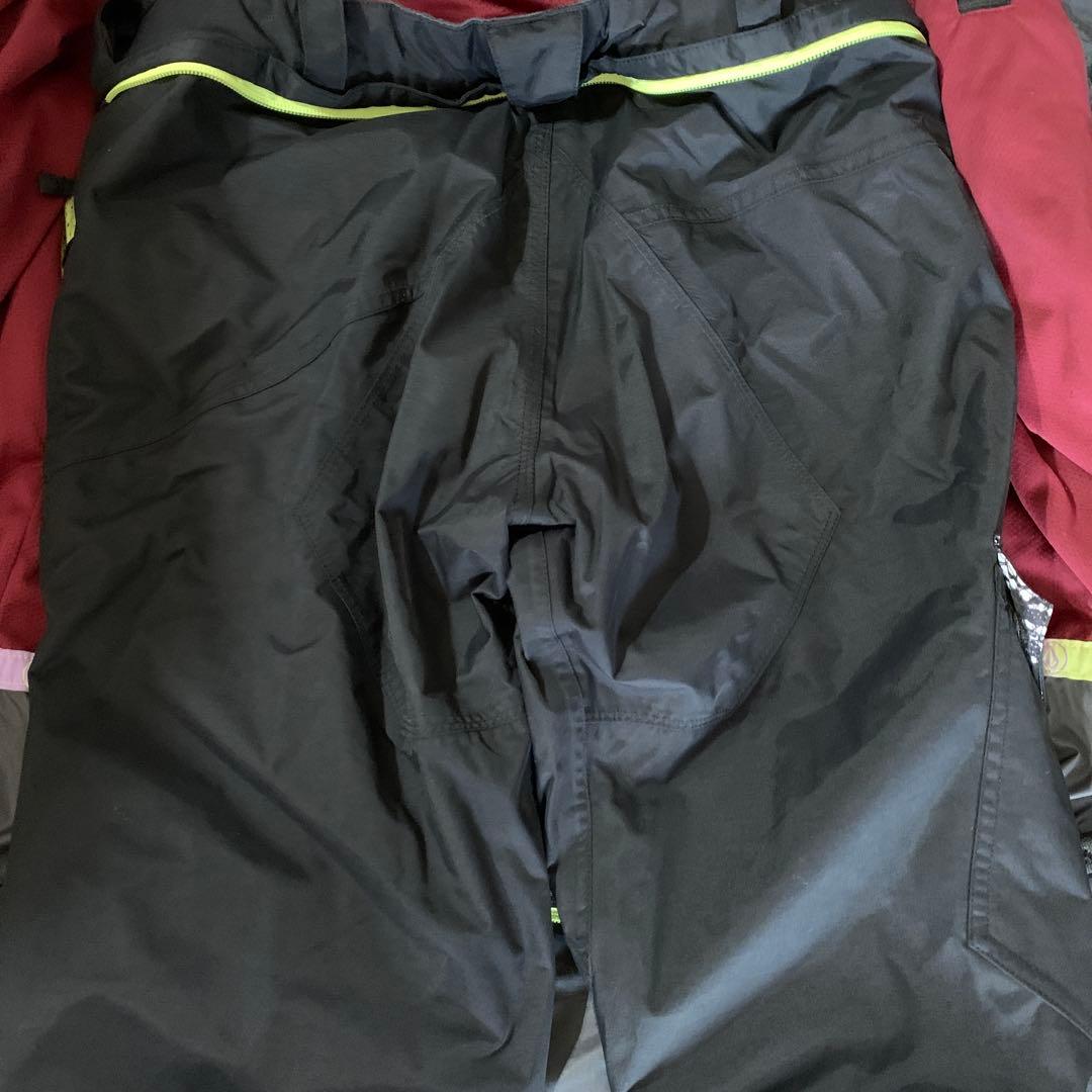 美品】VOLCOM スノーボード ウエア 上下セット レディースM