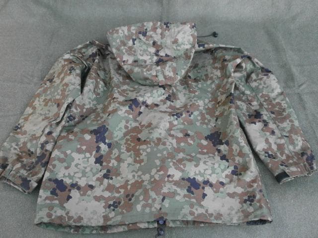 陸上自衛隊　迷彩レインウエア GORE TEX 　サイズLL