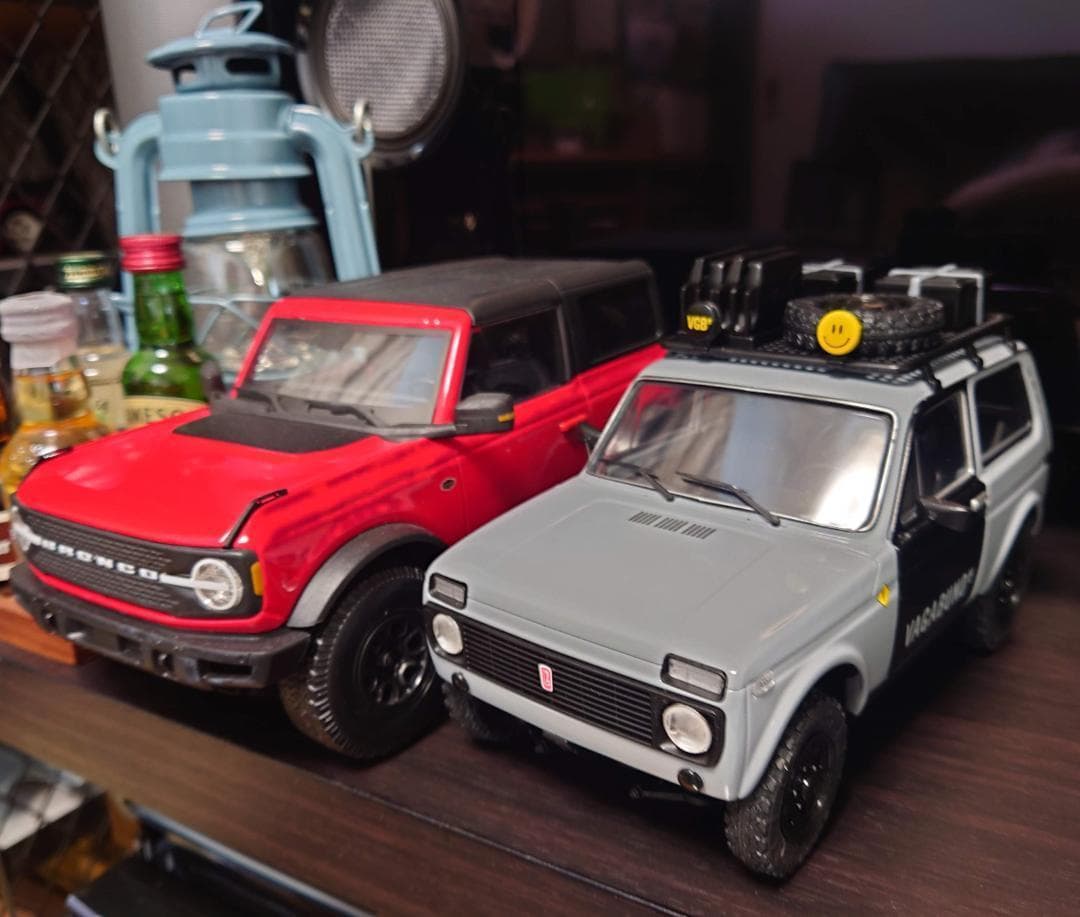 1/18 ラーダ ニーヴァ V LADA 1980 グレー ソリド製ダイキャスト