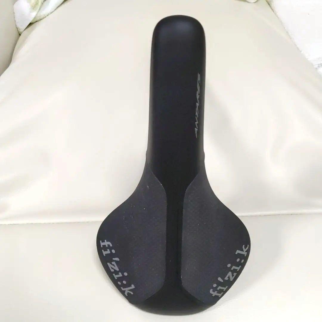 fi'zi:k Arione サドル ブラック カーボン