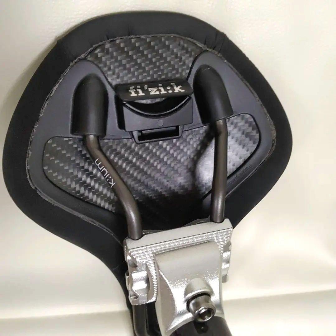 fi'zi:k Arione サドル ブラック カーボン