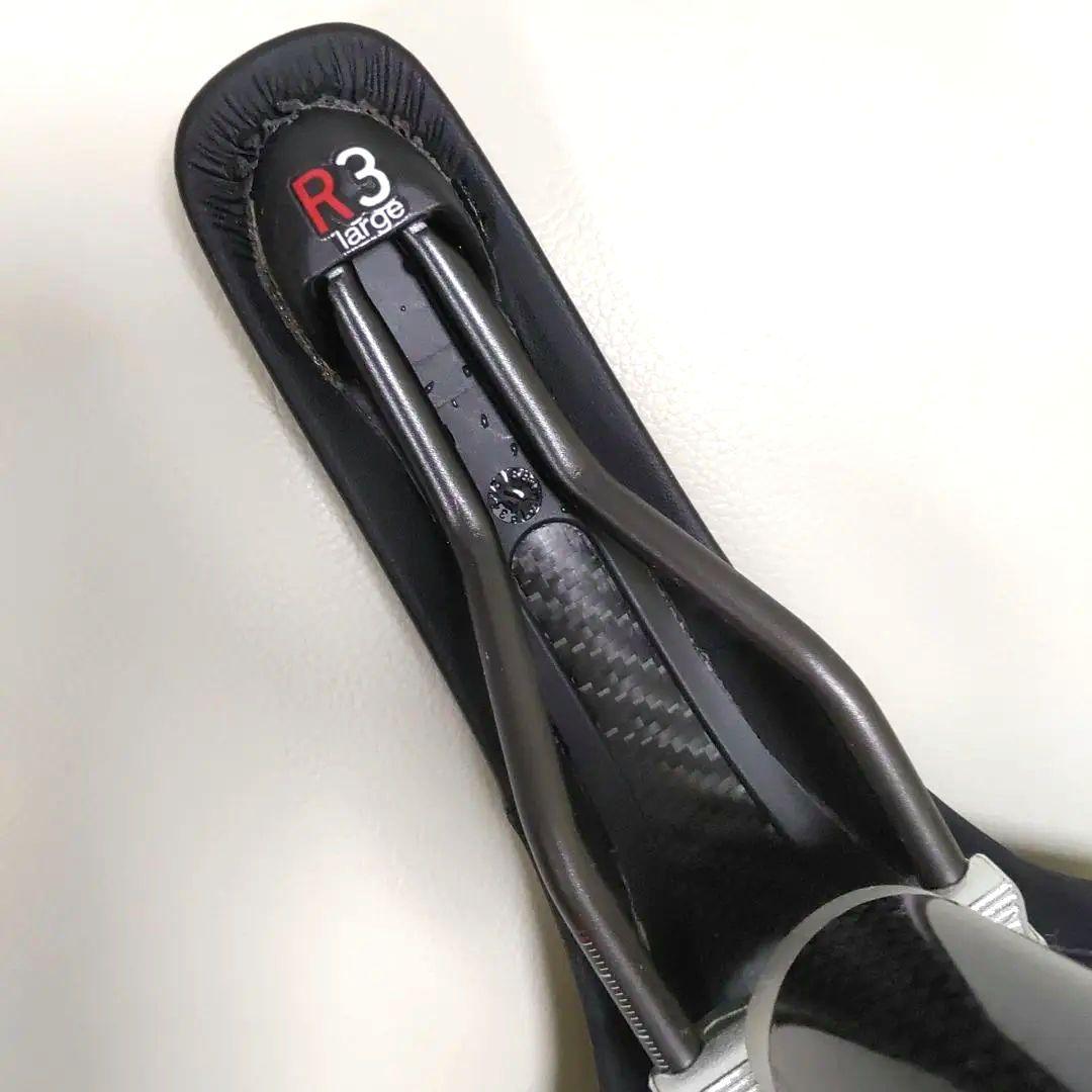 fi'zi:k Arione サドル ブラック カーボン