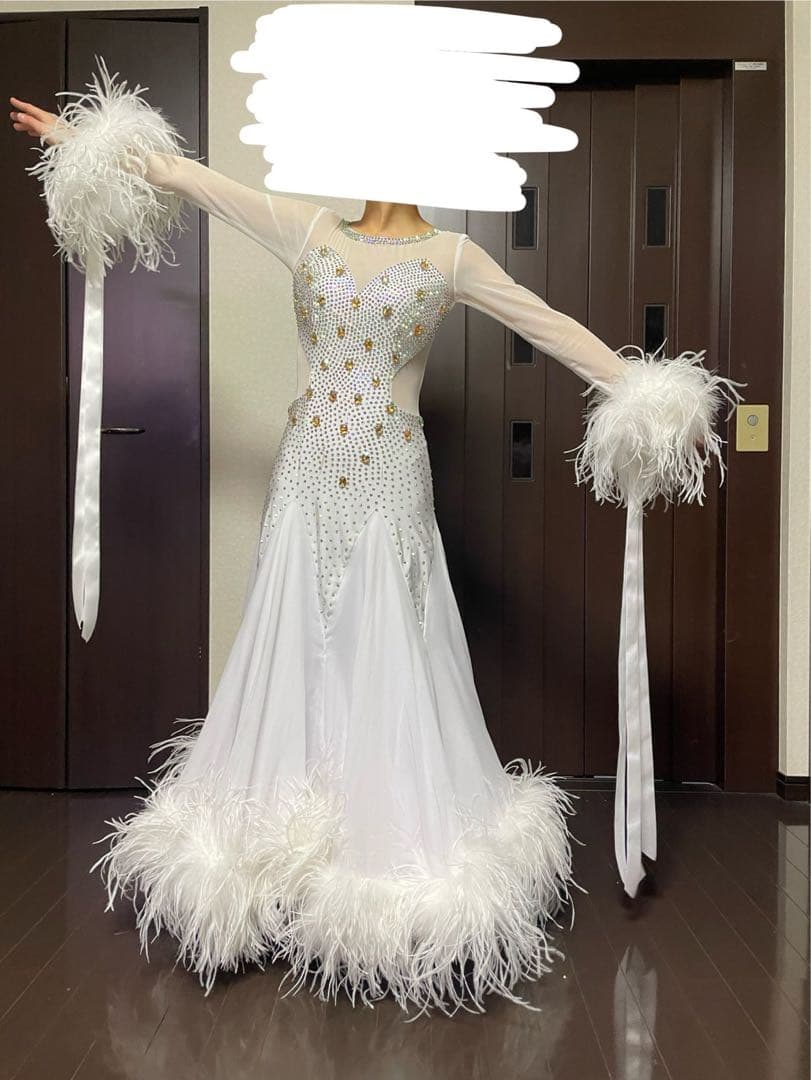 ホワイトダンスドレス スパンコール付き