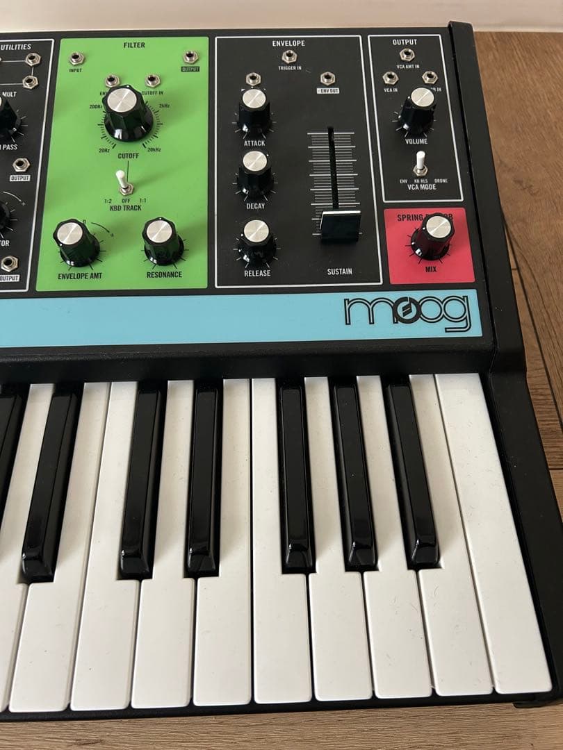 Moog Grandmother セミモジュラーアナログシンセサイザー