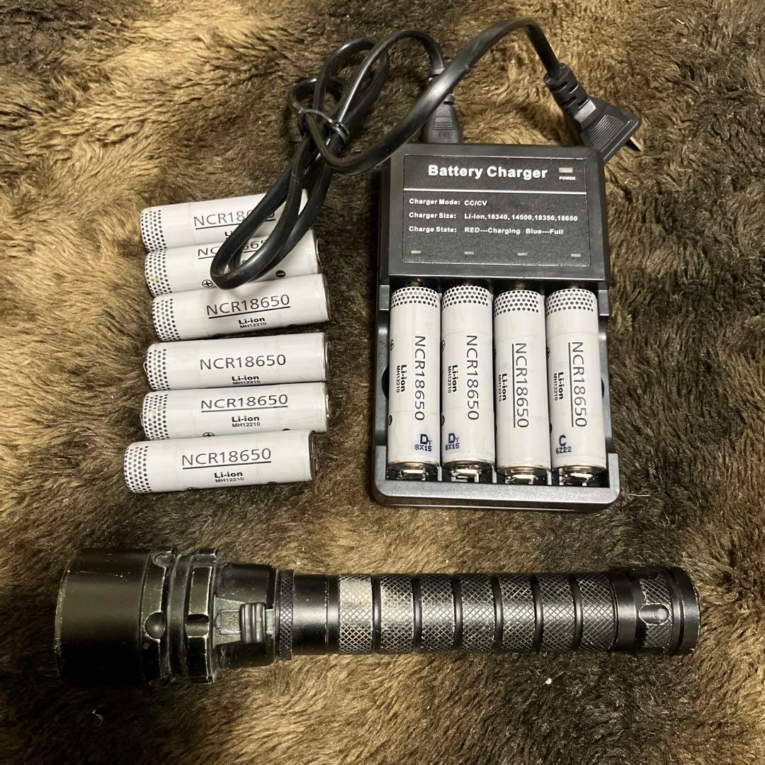 【超強力・日本製】高輝度LED懐中電灯 ＋ NCR18650電池12本フルセット