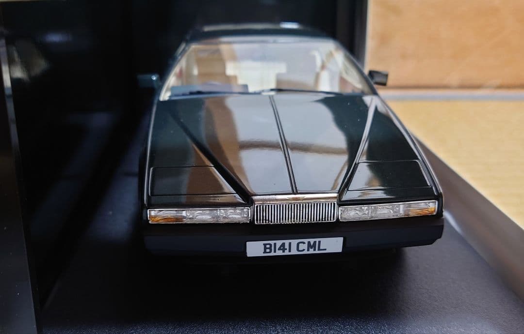 ②CULT 1/18 アストンマーティン・ラゴンダ 1985 グリーンメタリック