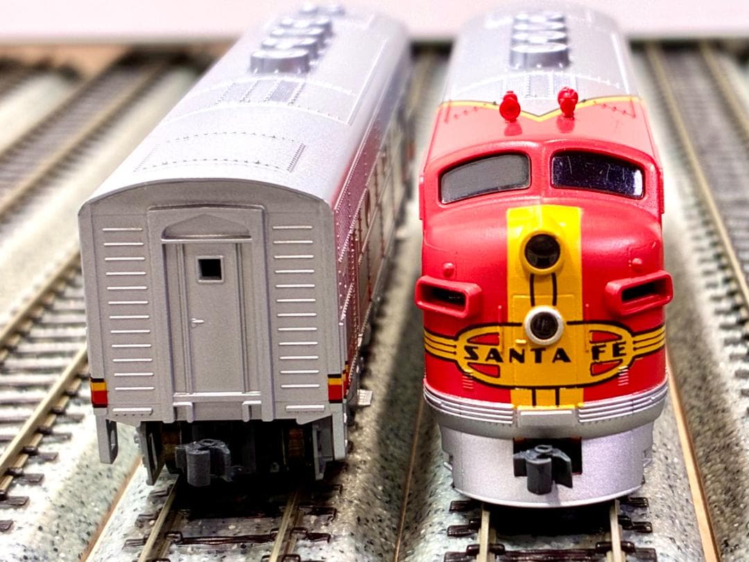 F3 デュアルヘッドライト仕様　客貨両用ディーゼル機関車　2両セット