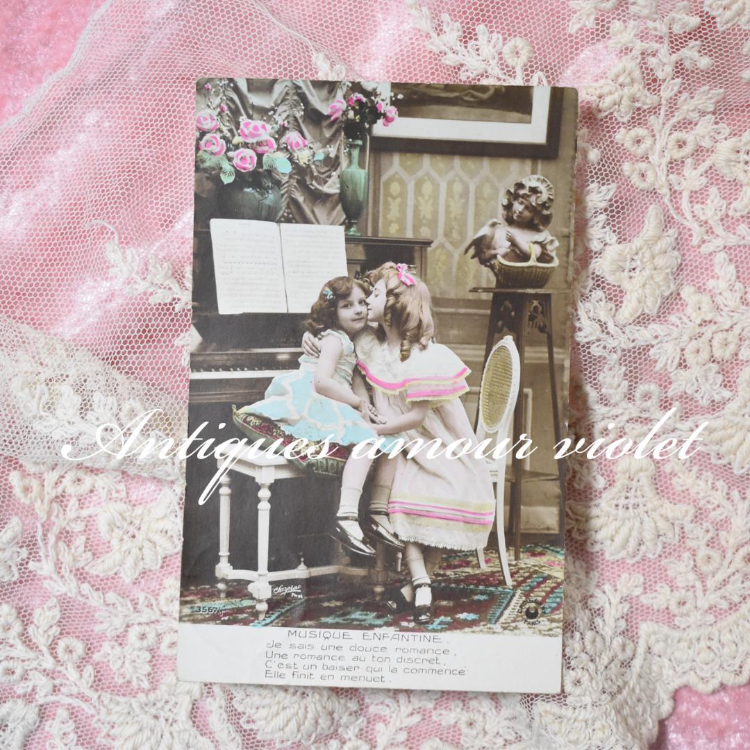 *アンティークポストカード　お歌のレッスンをする可愛い少女たち2