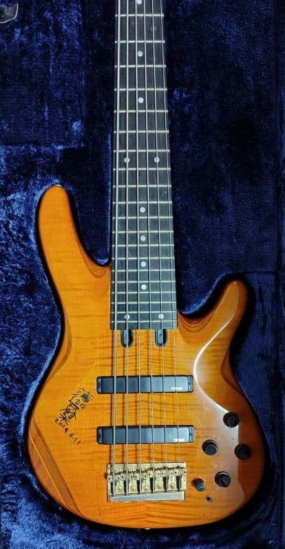 ベース　YAMAHA TRB-Custom