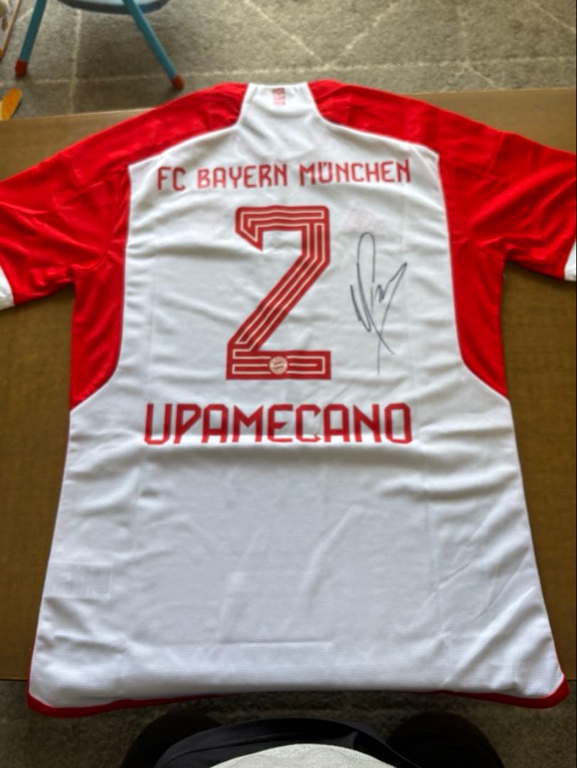 サイン入り[正規品]23/24FCバイエルン•ミュンヘンユニフォーム　ウパメカノ