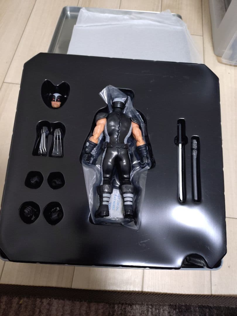 MEZCO ONE:12　ウルヴァリン　メズコ