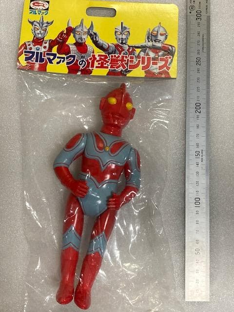 珍色カラー！　帰ってきたウルトラマン　赤色　ブルマァク　ソフビ