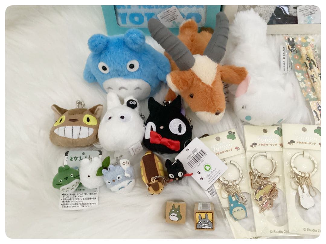 ジブリ　キーホルダーセット 28点　ころ鈴　トトロ パズル　タオル　魔女の宅急便