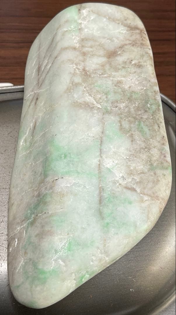 明緑色　入りコン沢翡翠280g 糸魚川　ヒスイ　ひすい