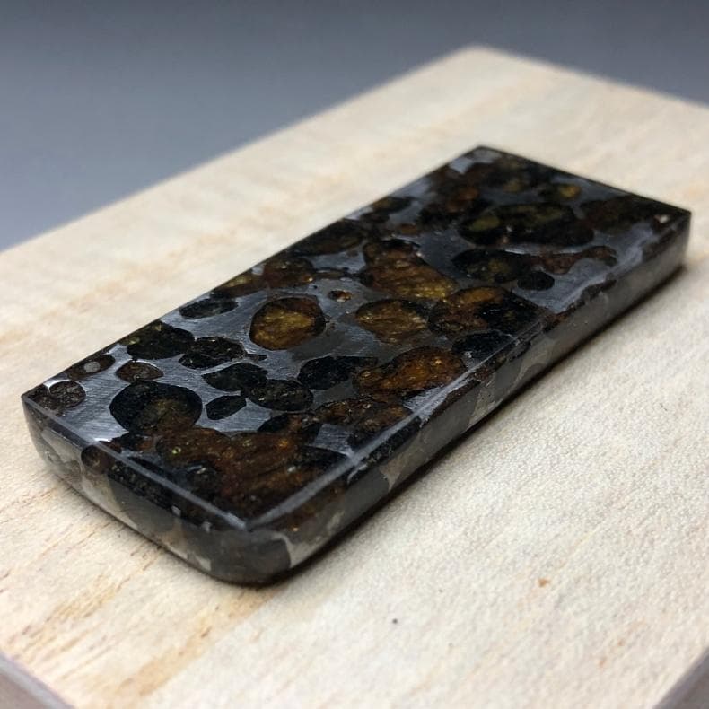 岡*郎様 パラサイト隕石 隕石　石鉄隕石　セリコ隕石 重さ約25ｇ　共箱