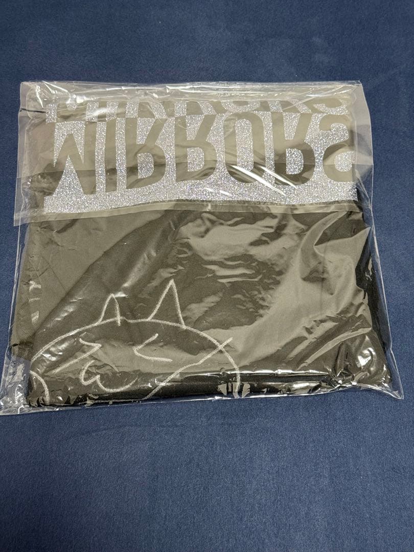 鬼頭明里　直筆サイン入りTシャツ