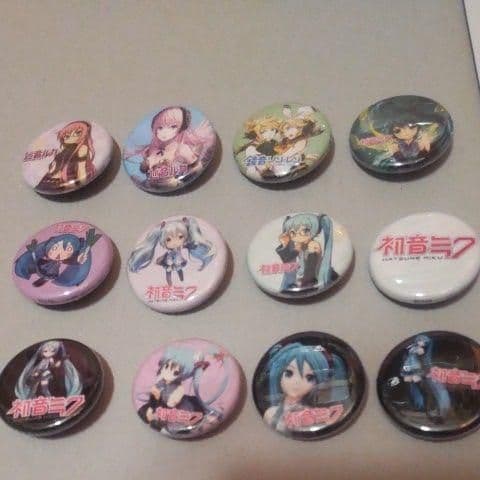 新品　初音ミク　巡音ルカ　鏡音リン　レン　　 缶バッジ 12個セット