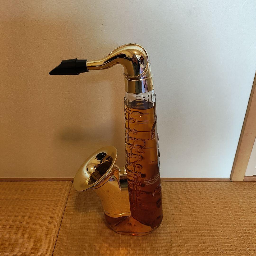 サクソフォン型ウイスキー