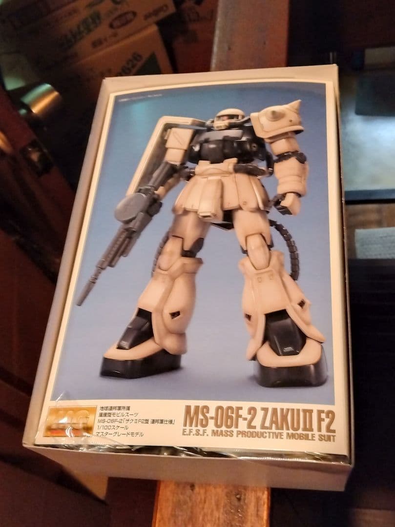 ガンプラ　BANDAI MG MS-06F-2 ZAKU II F2