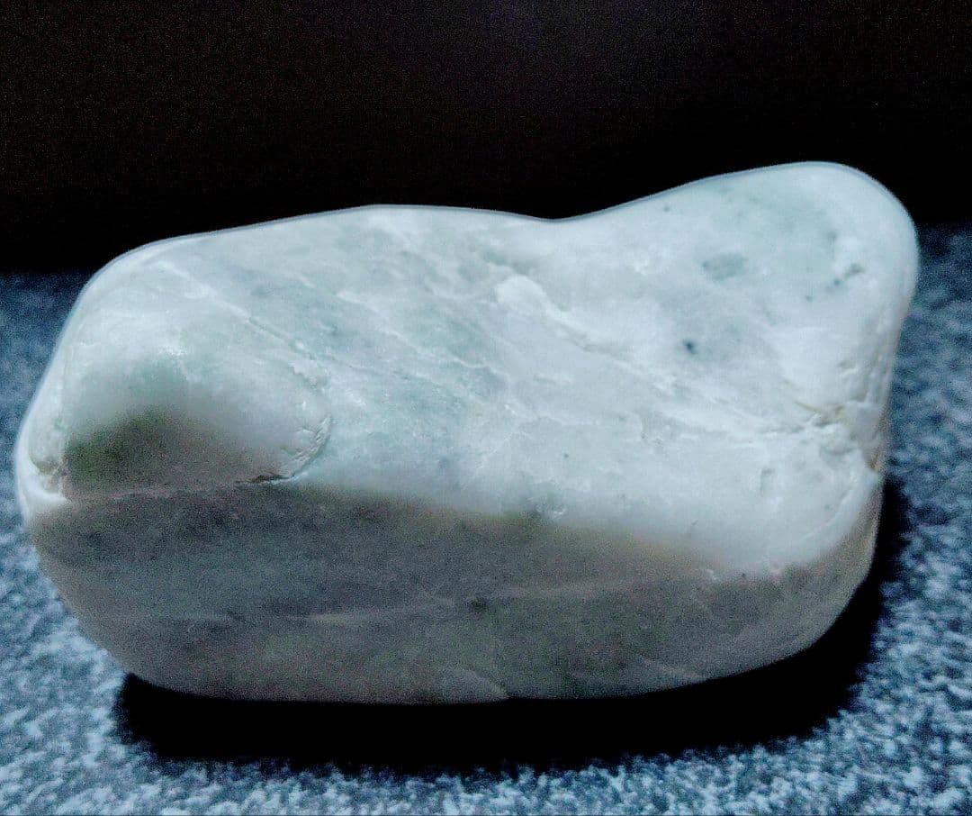 ★翡翠原石★糸魚川硬玉【小滝・転石・バレル621ｇ】