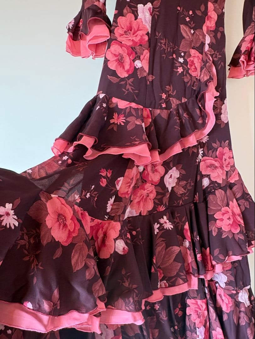 フラメンコ衣装　ドレス　ダーク紅色 ピンク花柄