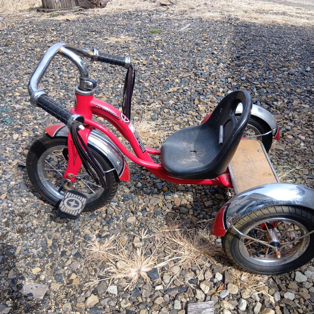 赤い三輪車 金属フレーム