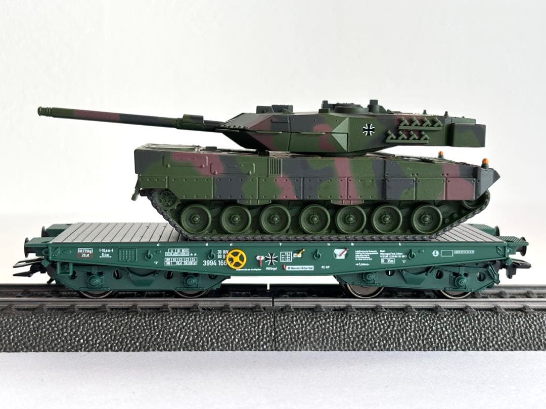 わんだほい　新品　メルクリン　ドイツ軍　レオパルド　2A6 戦車　運搬車