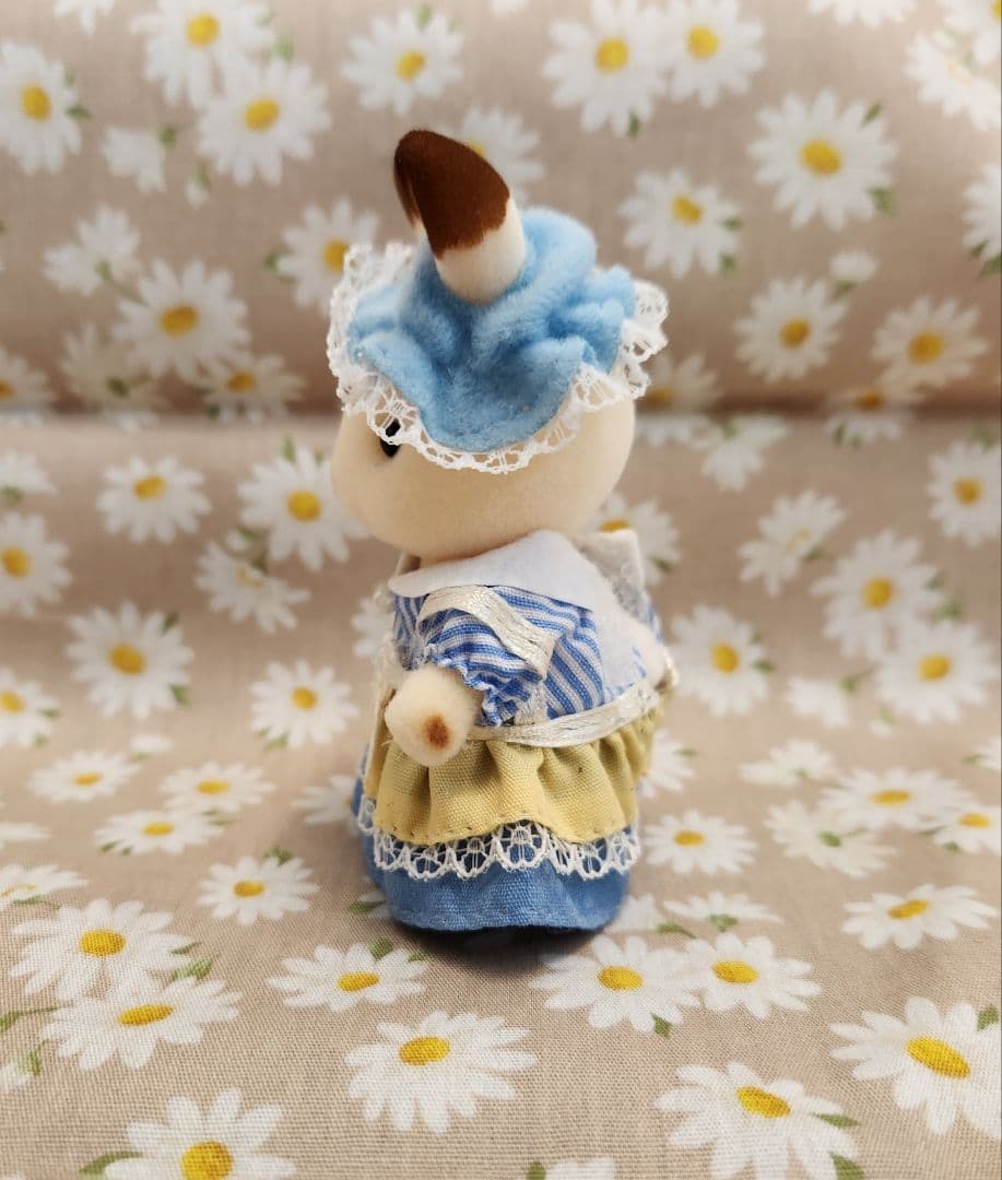 シルバニア　ショコラウサギの女の子　オープンハンド