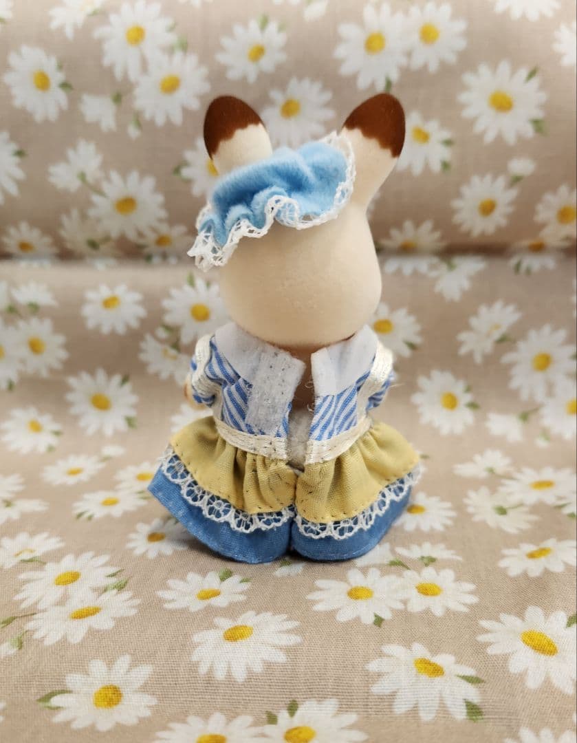 シルバニア　ショコラウサギの女の子　オープンハンド