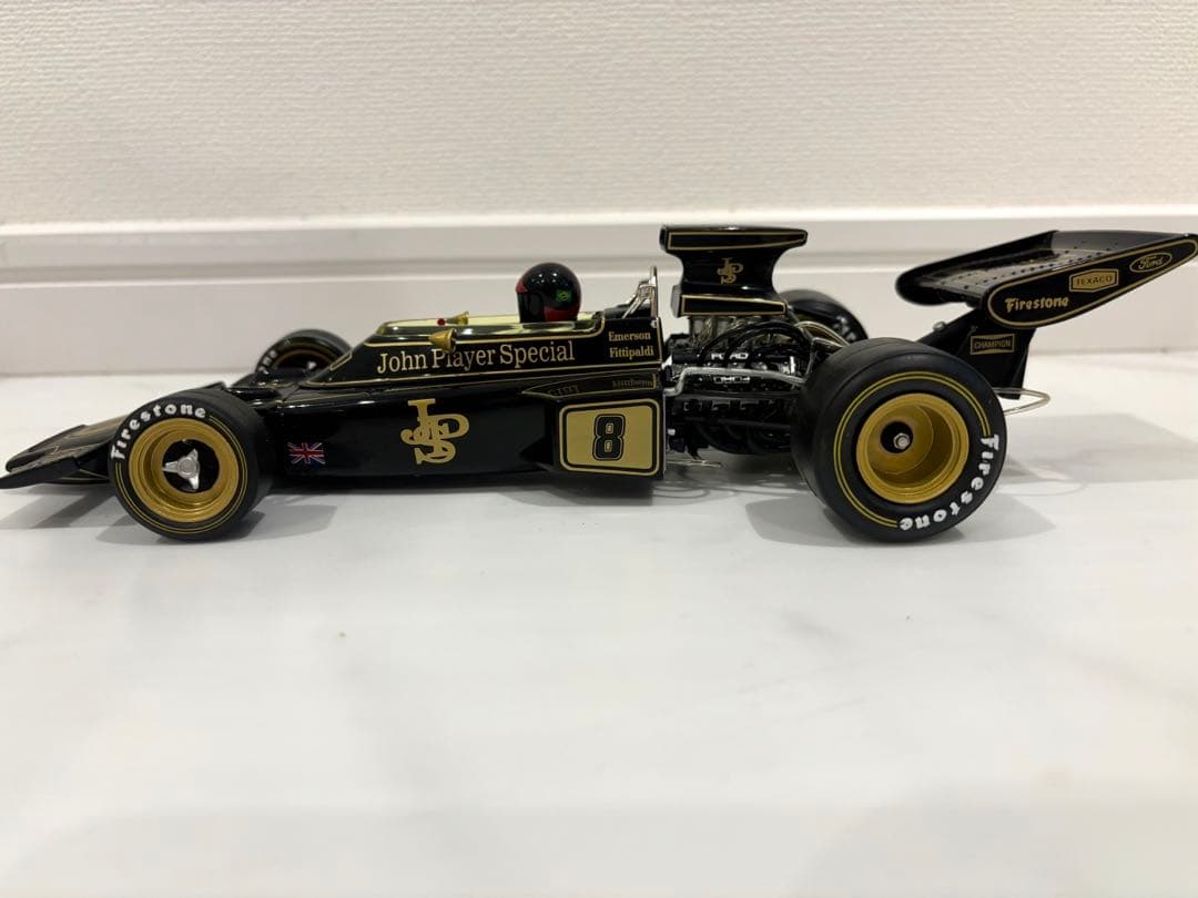 【サンスター　ロータス72 1970年〜75年　1/18】