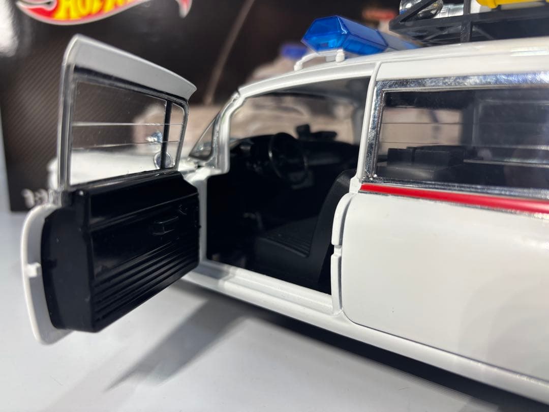 Hot Wheels Ecto-1 ゴーストバスターズ ミニカー 1/18