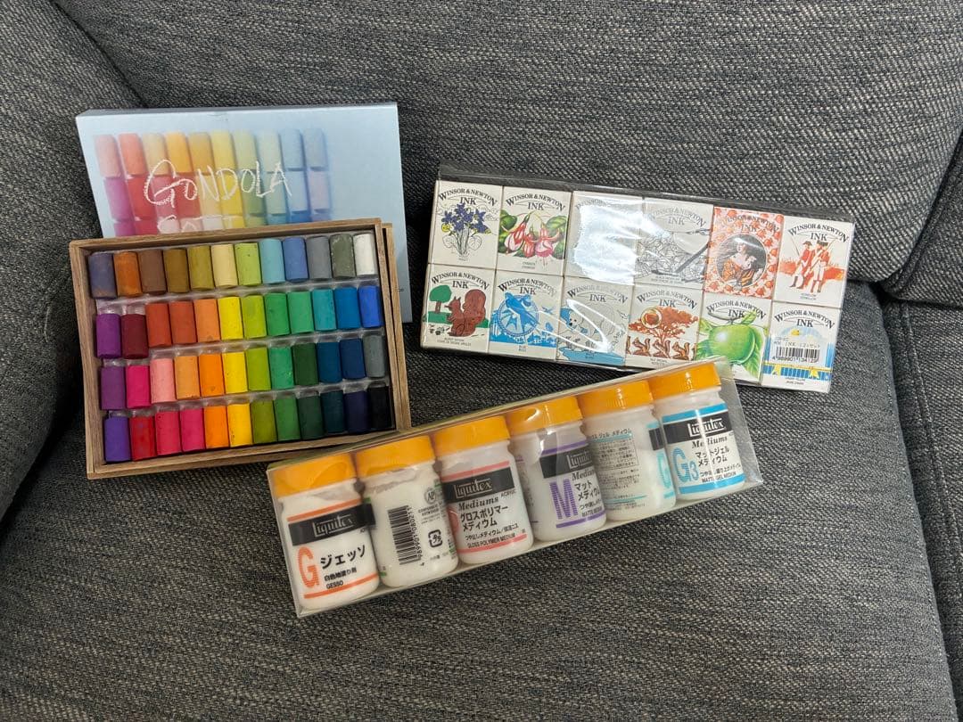 画材　パステル　インクなど