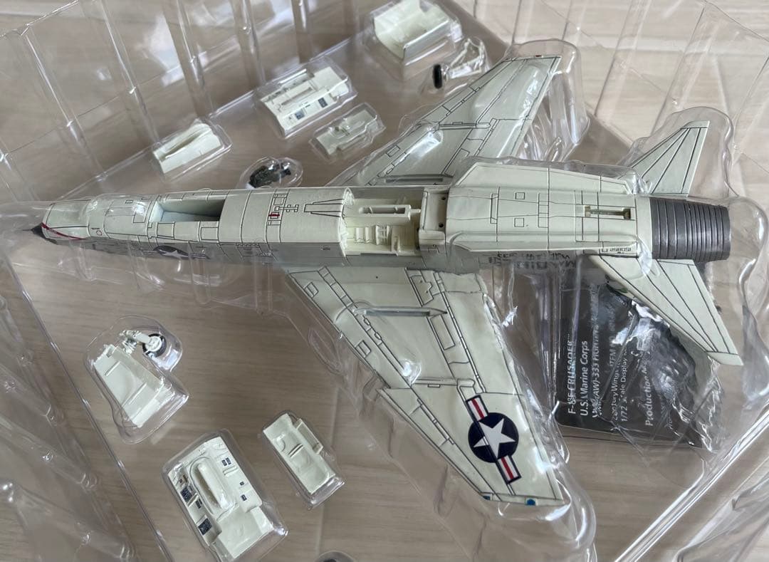 希少絶版新品　センチュリーウイングス/ 1/72 米海兵隊F-８E クルセイダー