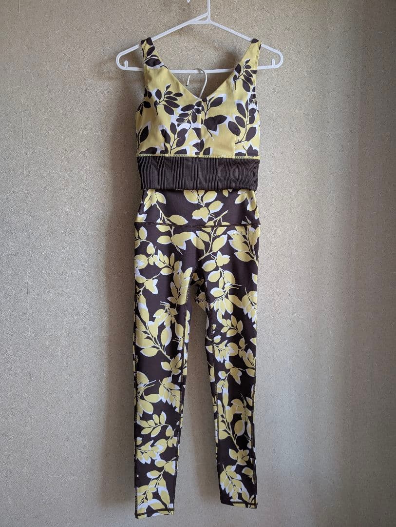 SUKALA　トップスM ボトムスS