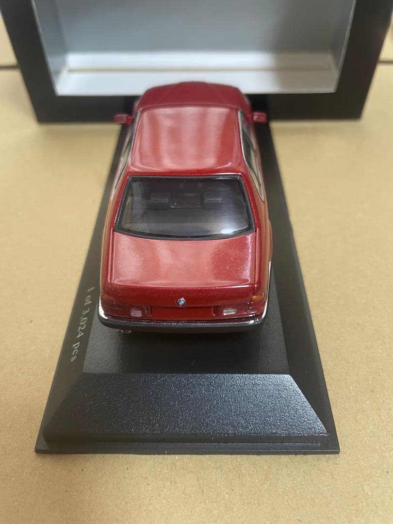  7-Series 1986 Red llic ミニカー