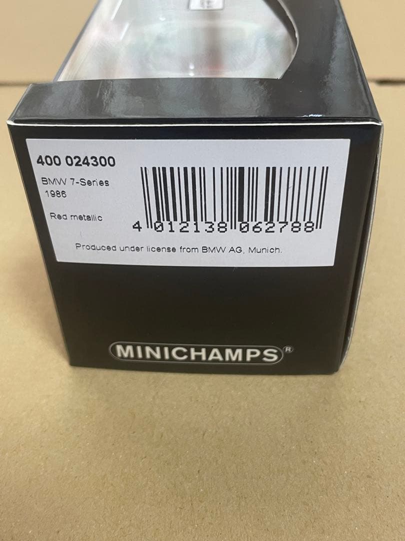  7-Series 1986 Red llic ミニカー