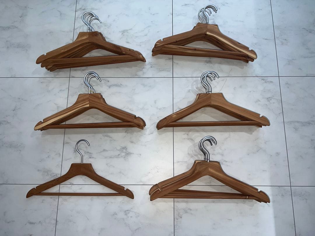 32本セット　無印良品にて購入　ハンガー レッドシダー　バラ売り不可