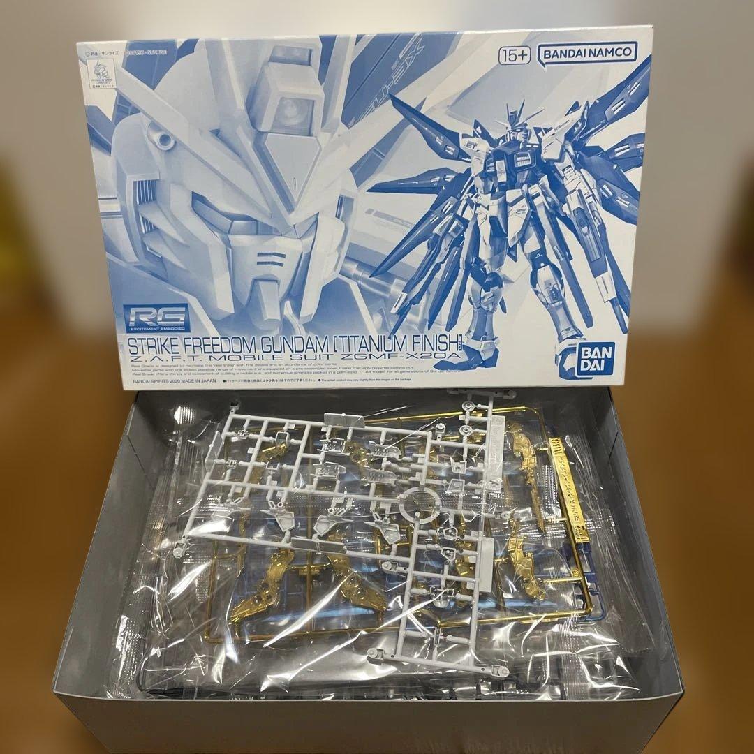 RG ストライクフリーダム　デスティニーガンダム　チタニウムフィニッシュ　セット