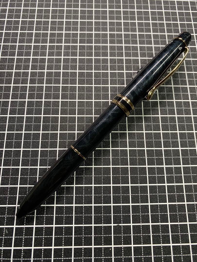 PILOT 3+1 EXECT BLACK&GRAY 多機能ペン