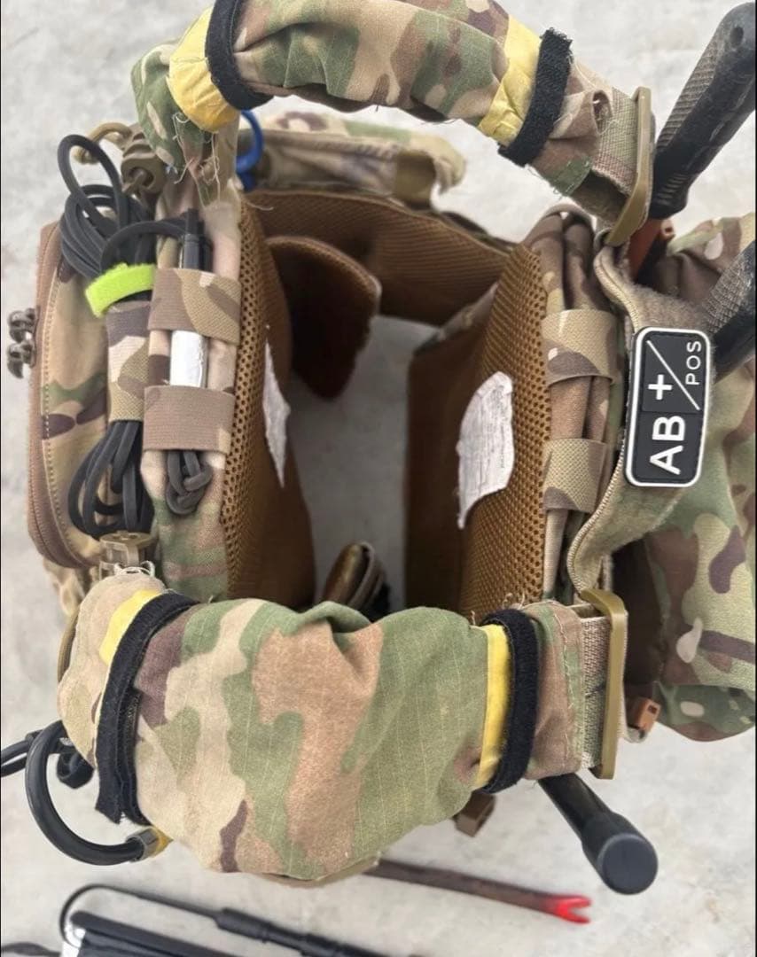 タクティカルベスト　タグ付きレプリカ　サバゲー　マルチカム