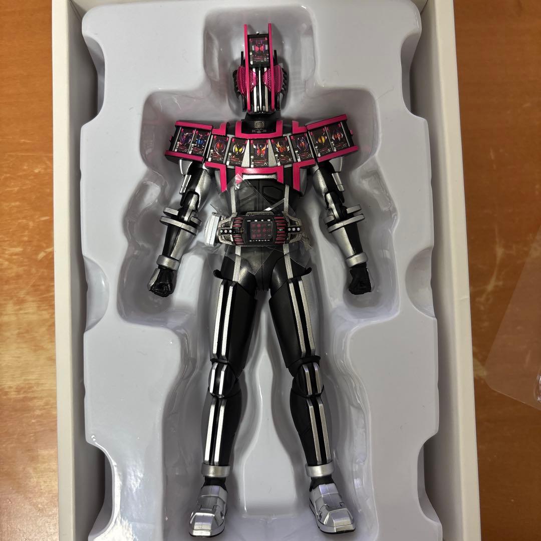 S.H.Figuarts真骨彫製法 仮面ライダーディケイド コンプリートフォーム