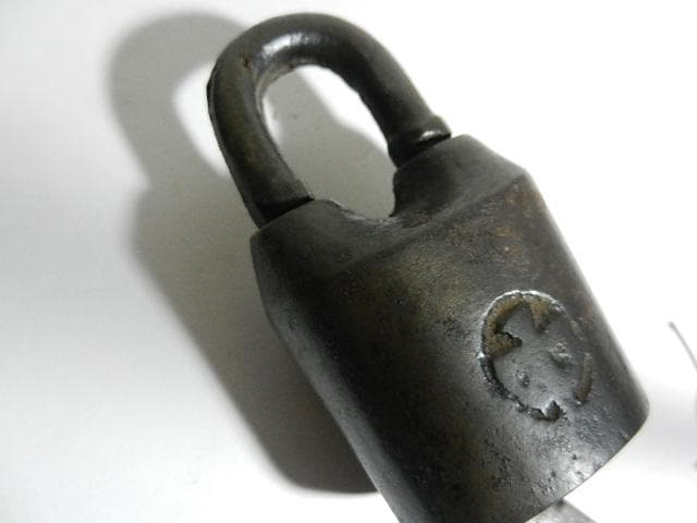 古い希少な鉄道錠前その１（ボディーに「滿鐵」マークと思われる刻印）