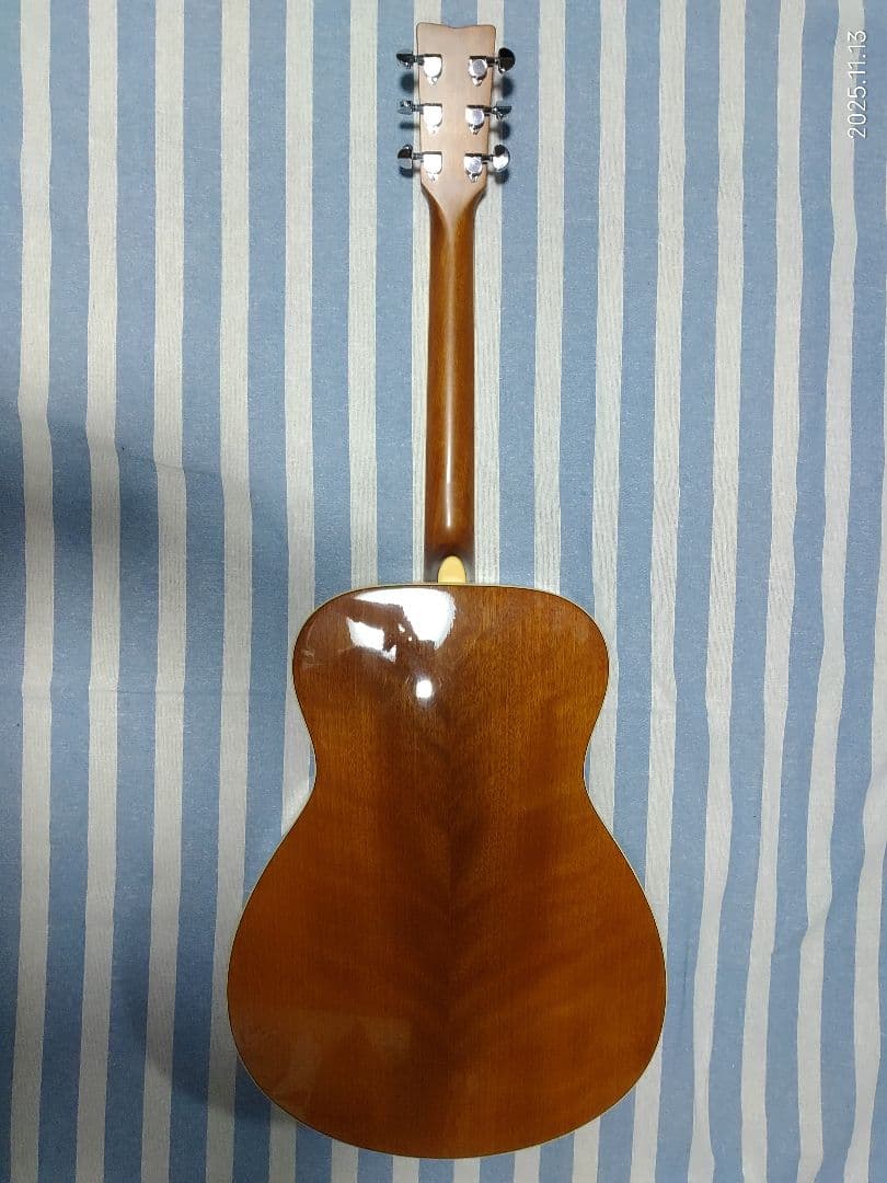 YAMAHAのフォークタイプのアコースティックギターFS720TBS美品です。