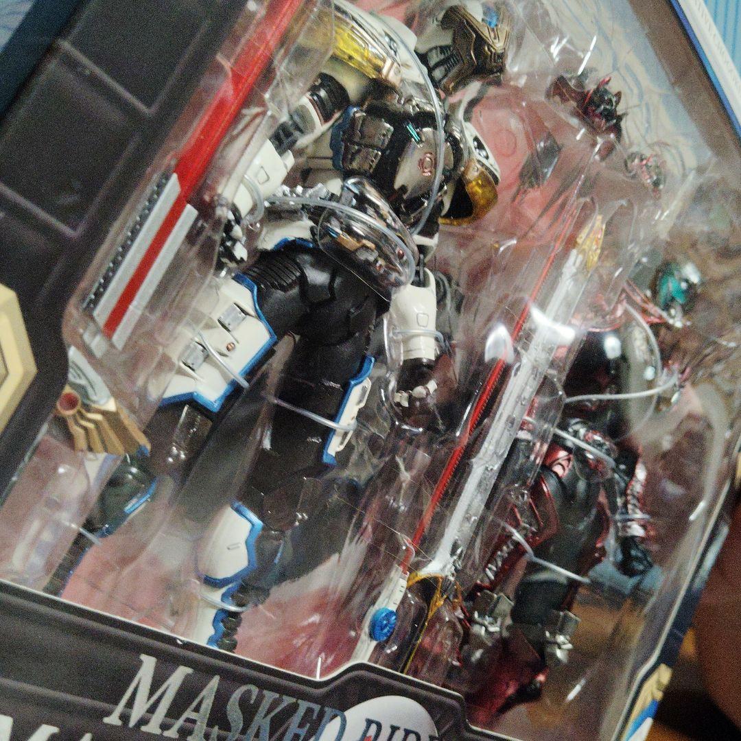 SIC MASKED RIDER IXA & DARK KIVA 暗所保管
