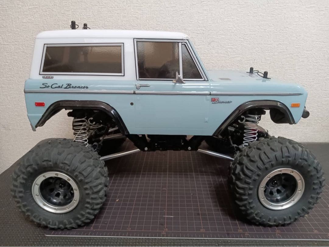 タミヤCR-01フォードブロンコ1973ボディ付き