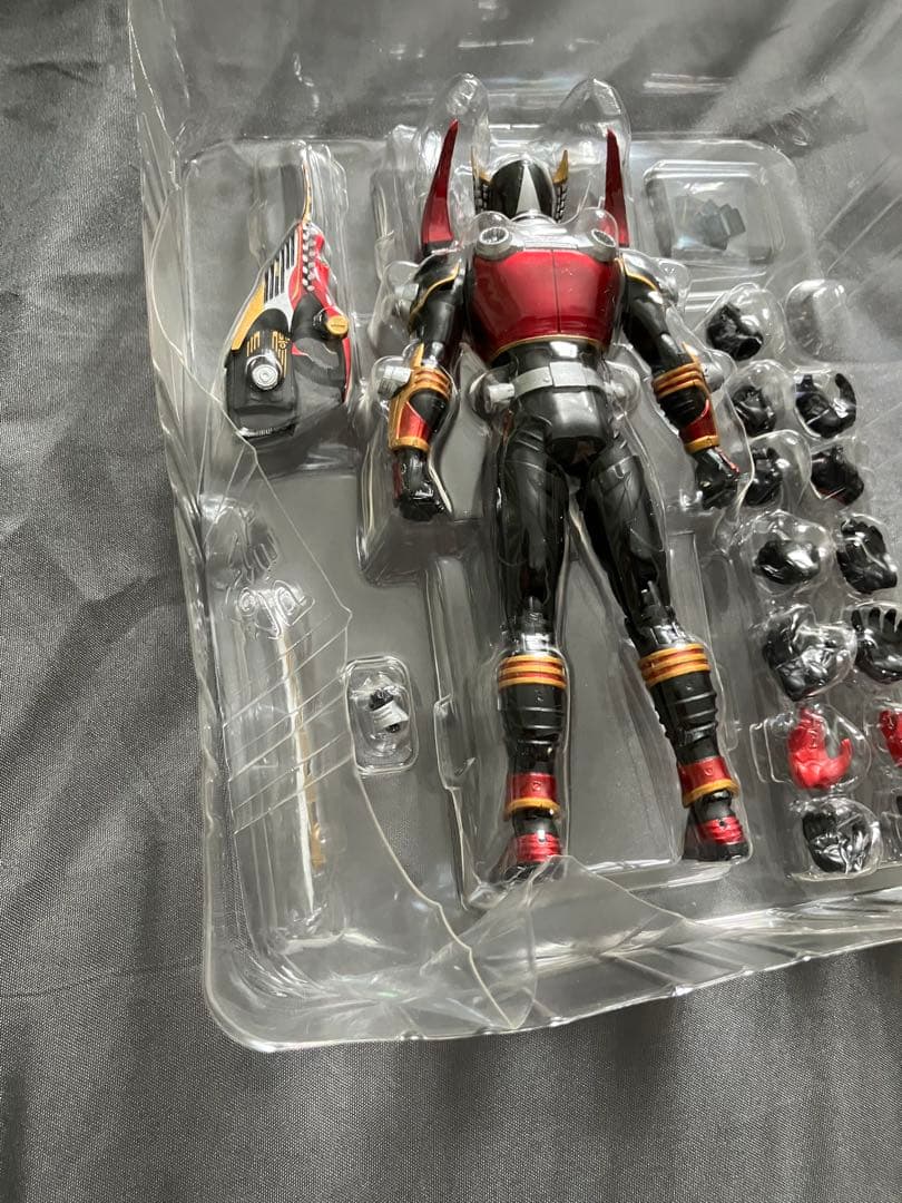 仮面ライダー龍騎　フィギュアーツ　龍騎サバイブ