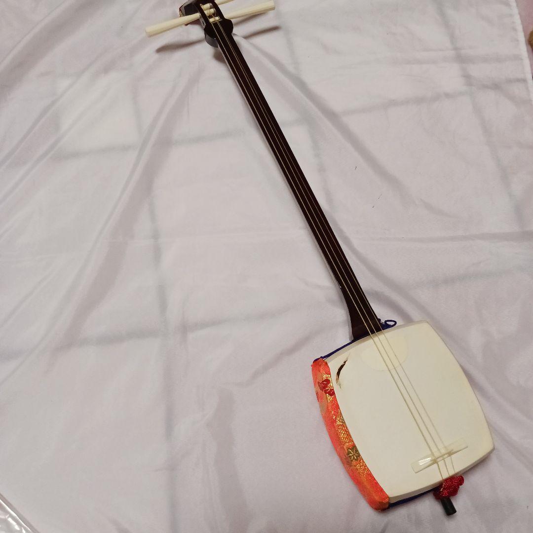三味線　全長70cm 3.5cmの破れあります
