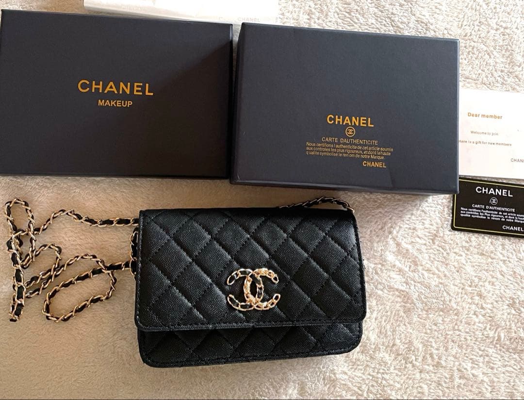 CHANEL チェーンウォレット　キルティングショルダー　ノベルティ