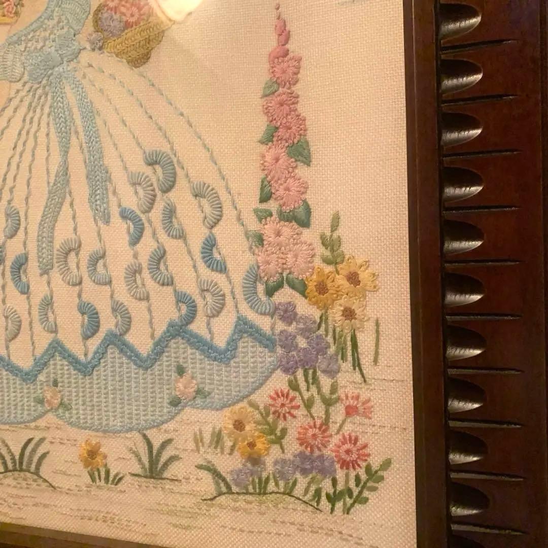 戸塚刺繍　⭐︎刺繍額絵　貴婦人　お花摘み